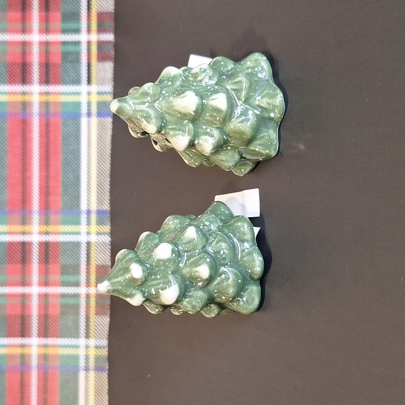 Cracker Barrel Stoneware Christmas Tree Camper Salt Pepper Shaker Set - Picture 2 of 5